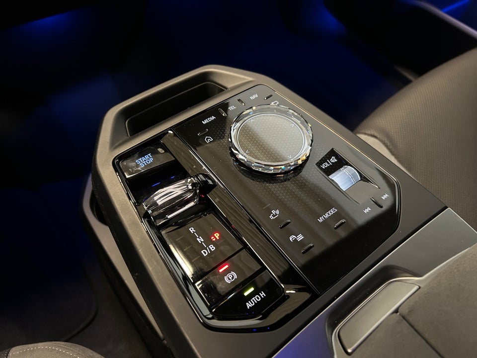 BMW iX xDrive45 Fully Charged 5d
