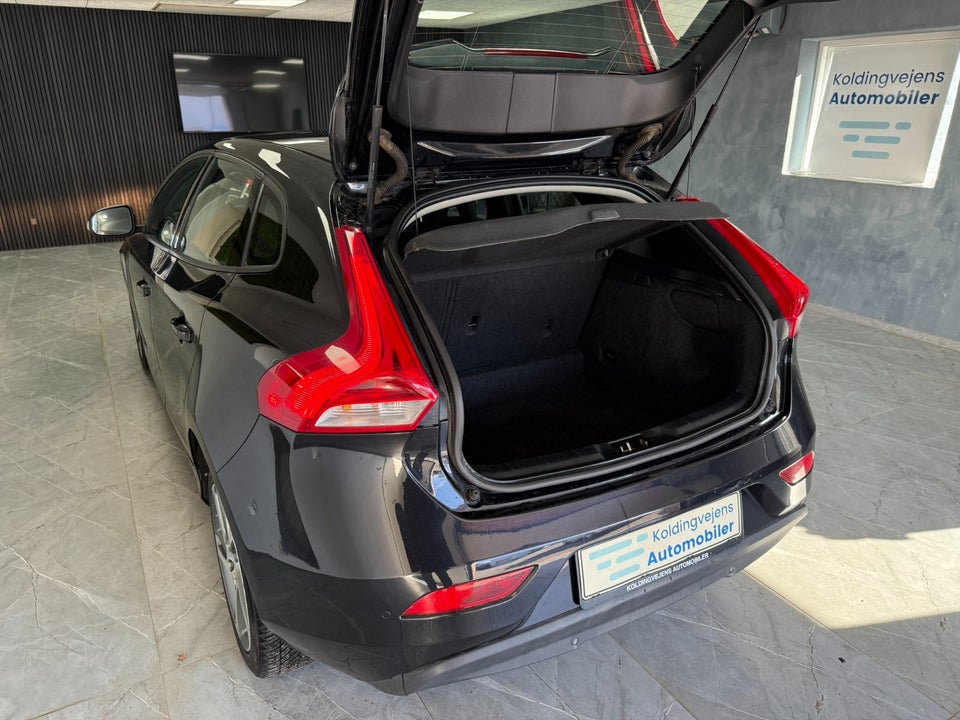 Volvo V40 1,6 D2 115 Kinetic Drive-E 5d