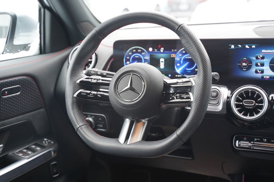Mercedes EQB300 AMG Line 4Matic 5d