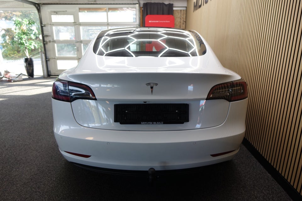 Tesla Model 3 Standard Range+ RWD 4d