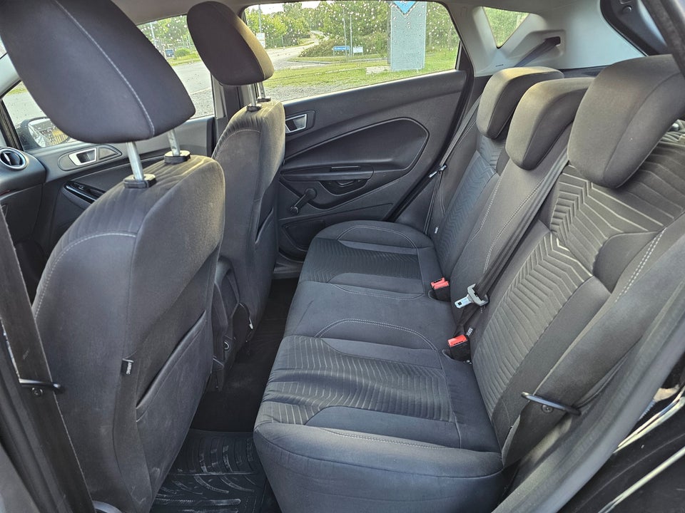 Ford Fiesta 1,6 TDCi 95 Titanium 5d