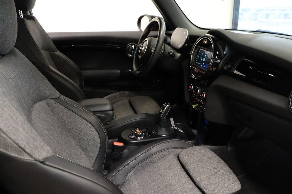 MINI Cooper SE Essential 3d