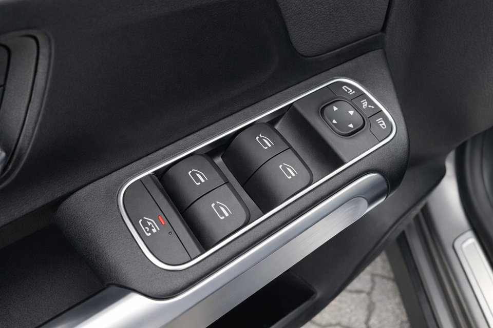 Mercedes EQB300 4Matic 7prs 5d