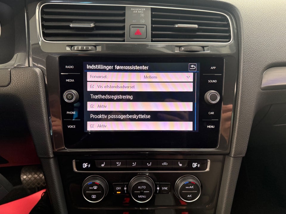 VW Golf VII 2,0 TDi 150 Comfortline Connect Variant DSG 5d