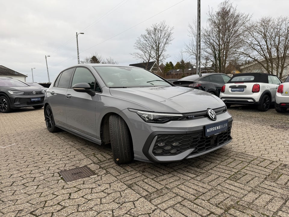 VW Golf VIII 1,5 GTE DSG 5d