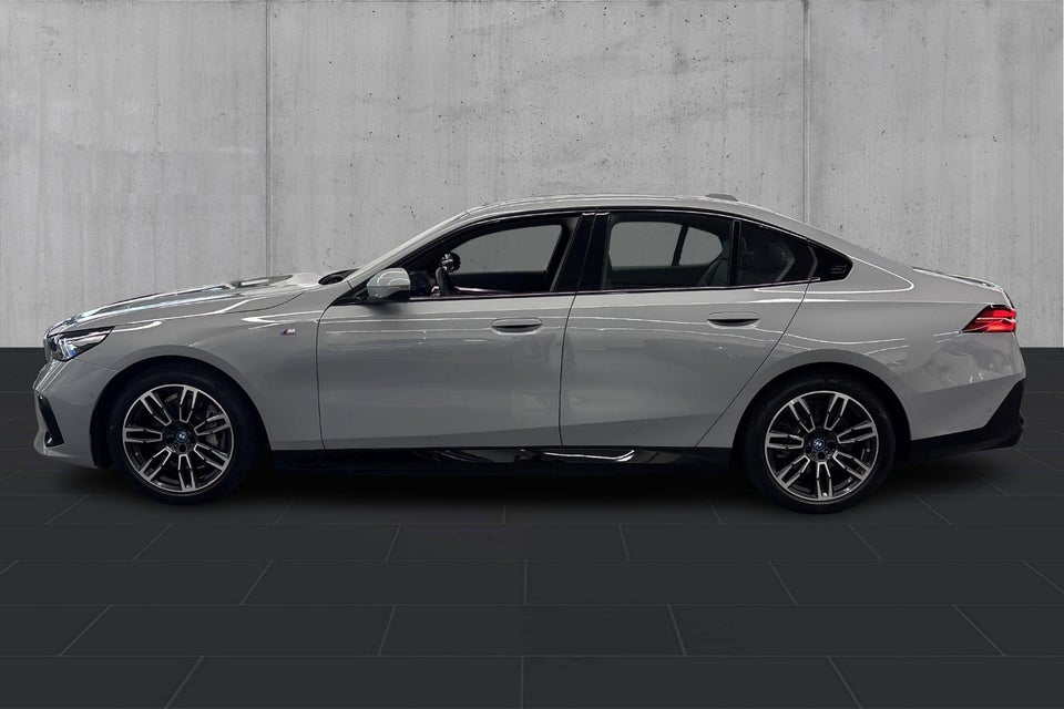 BMW i5 eDrive40 M-Sport 4d