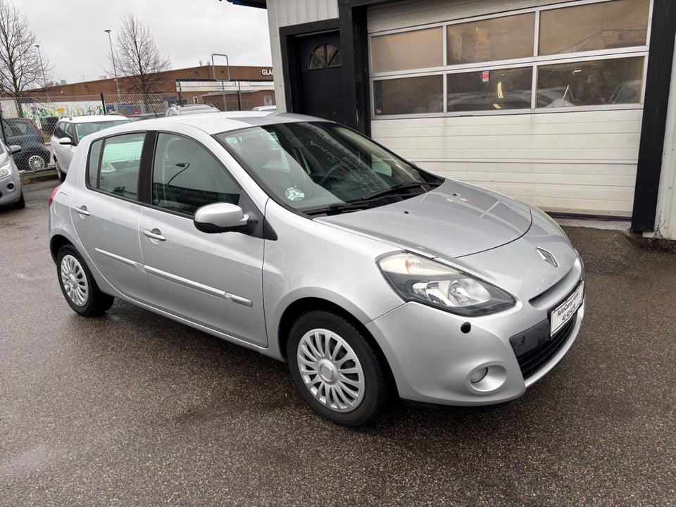 Renault Clio III 1,2 16V Authentique 5d