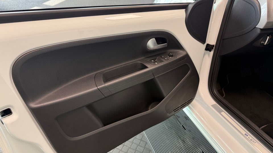 VW e-Up! Move Up! 5d