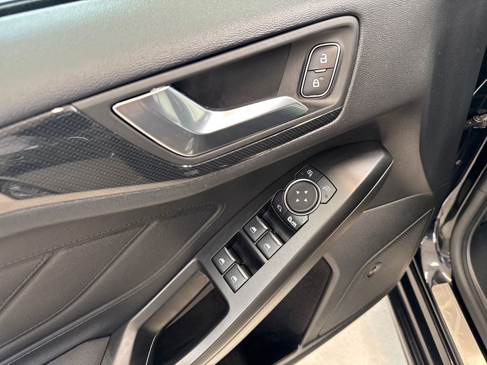 Ford Focus 1,0 EcoBoost ST-Line Business stc. 5d
