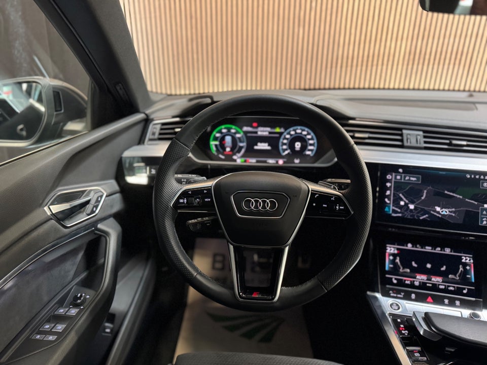 Audi Q8 e-tron 55 S-line quattro 5d
