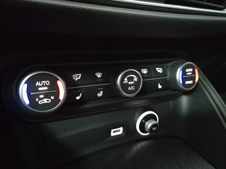 Alfa Romeo Stelvio 2,0 T 200 Edizione aut. Q4 5d