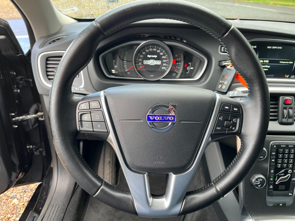 Volvo V40 2,0 T2 122 Momentum 5d