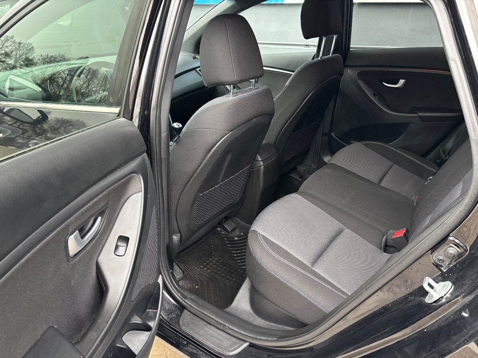 Hyundai i30 1,6 CRDi 110 EM-Edition 5d