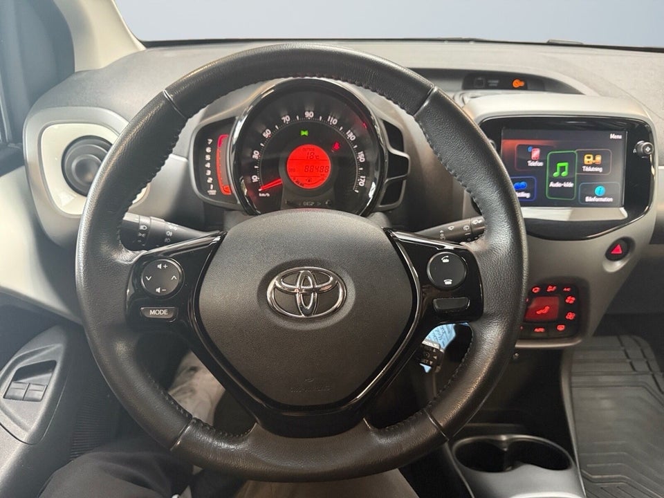 Toyota Aygo 1,0 VVT-i x-press 5d