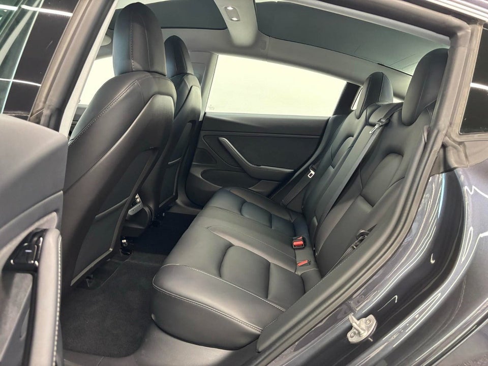 Tesla Model 3 Standard Range+ RWD 4d