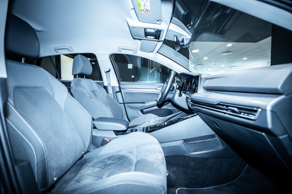 VW Golf VIII 1,4 eHybrid Style 75 Years Edition DSG 5d