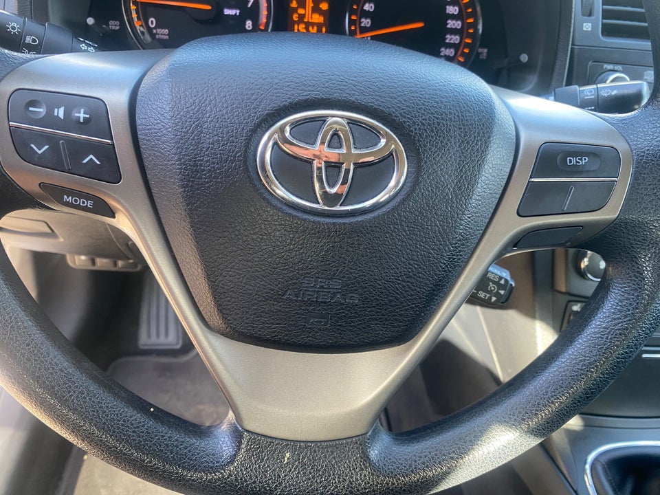 Toyota Avensis 1,6 VVT-i T1 stc. 5d