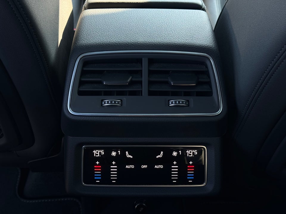 Audi e-tron 55 S-line quattro 5d