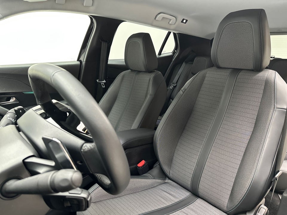 Peugeot 2008 1,2 PureTech 130 Platin Sport EAT8 5d