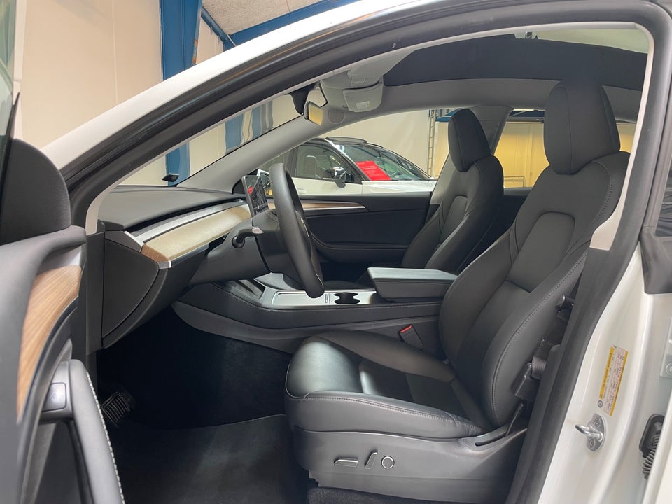 Tesla Model Y RWD 5d