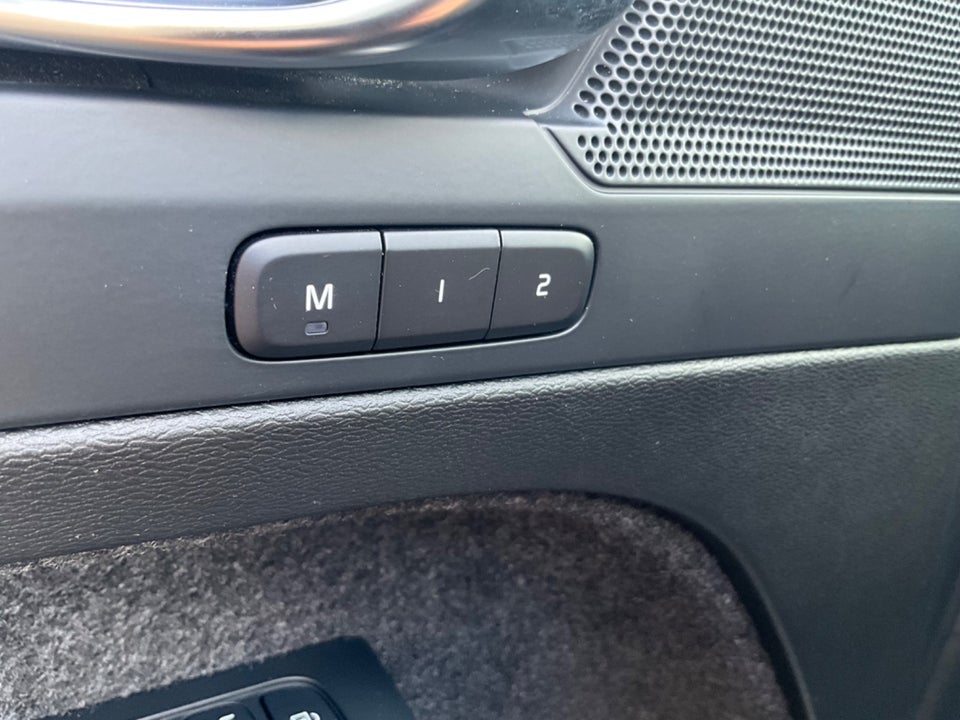 Volvo XC40 ReCharge Extended Range Plus 5d