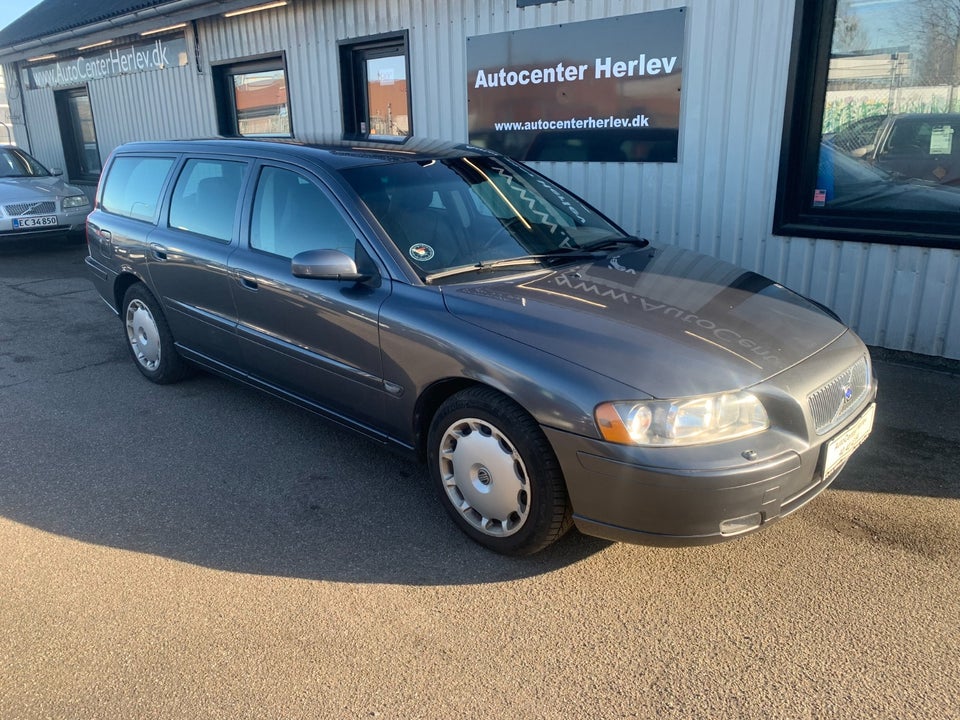 Volvo V70 2,4 140 Momentum 5d