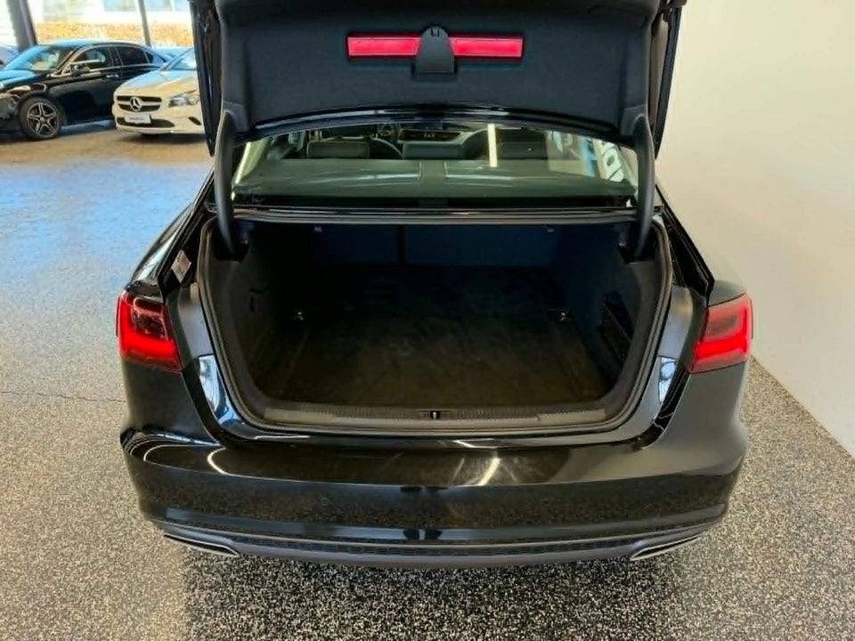 Audi A6 3,0 TDi 218 S-line S-tr. 4d