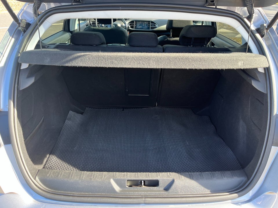 Peugeot 308 1,6 BlueHDi 120 Allure Sky 5d