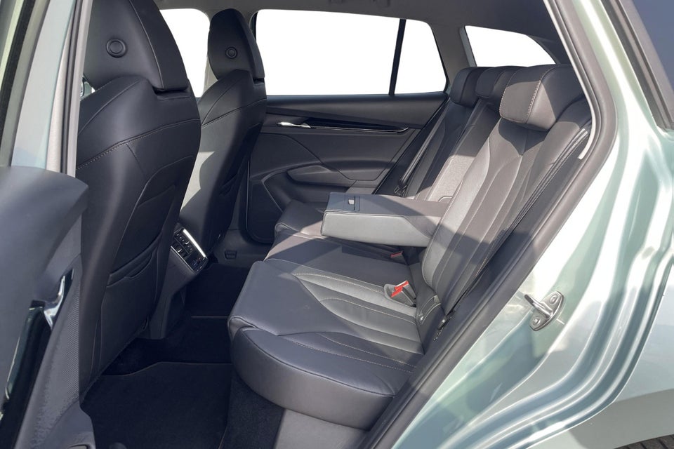 Skoda Enyaq 80 iV Suite 5d