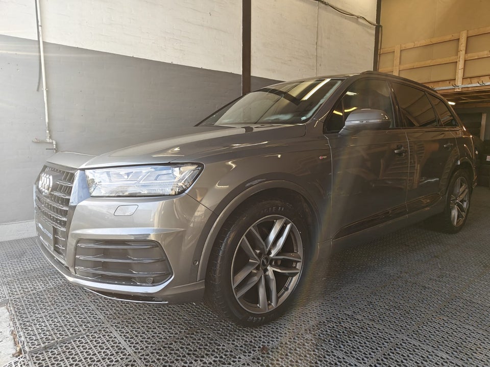 Audi Q7 3,0 TDi 272 S-line quattro Tiptr. 5d