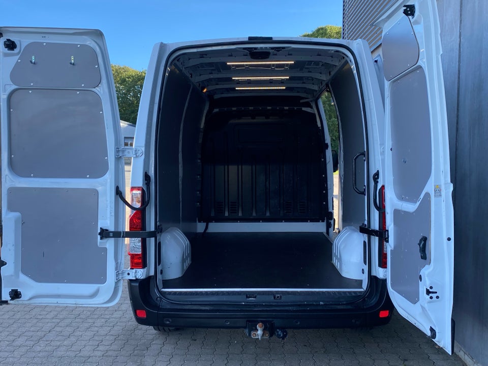 Renault Master III T33 2,3 dCi 145 L2H2 Kassevogn