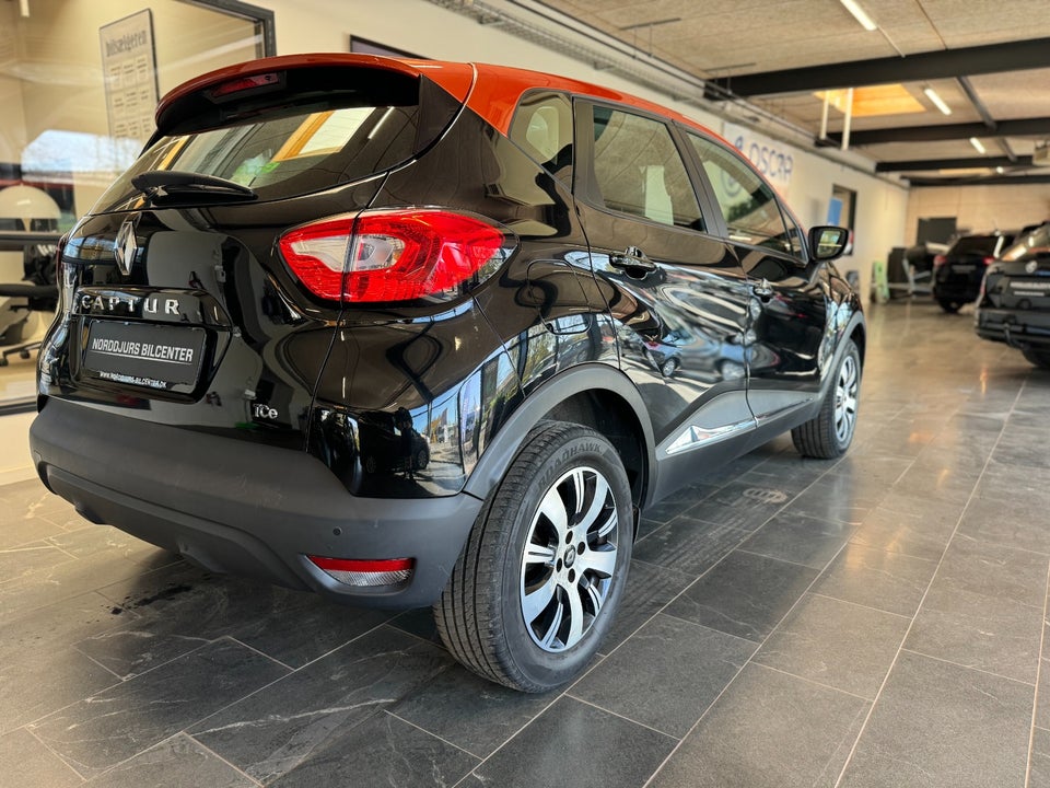 Renault Captur 0,9 TCe 90 Expression Navi Style 5d