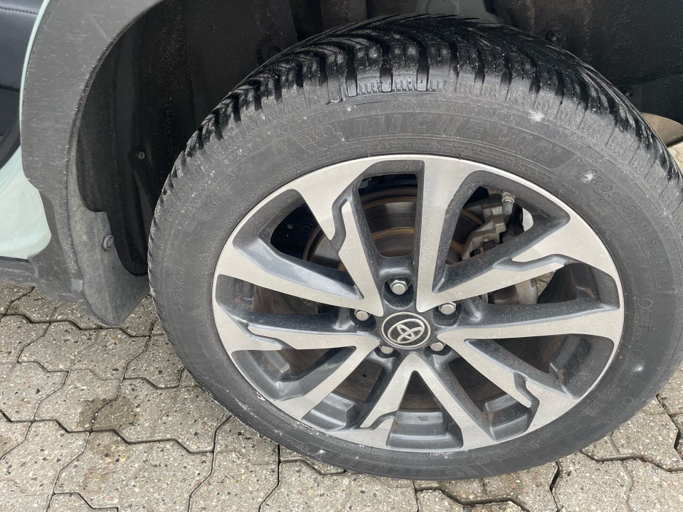 Toyota Corolla Cross 2,0 Hybrid Elegant Luxury CVT 5d