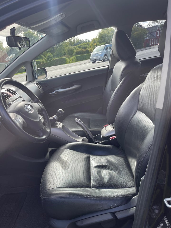 Toyota Auris 1,6 Luna 5d