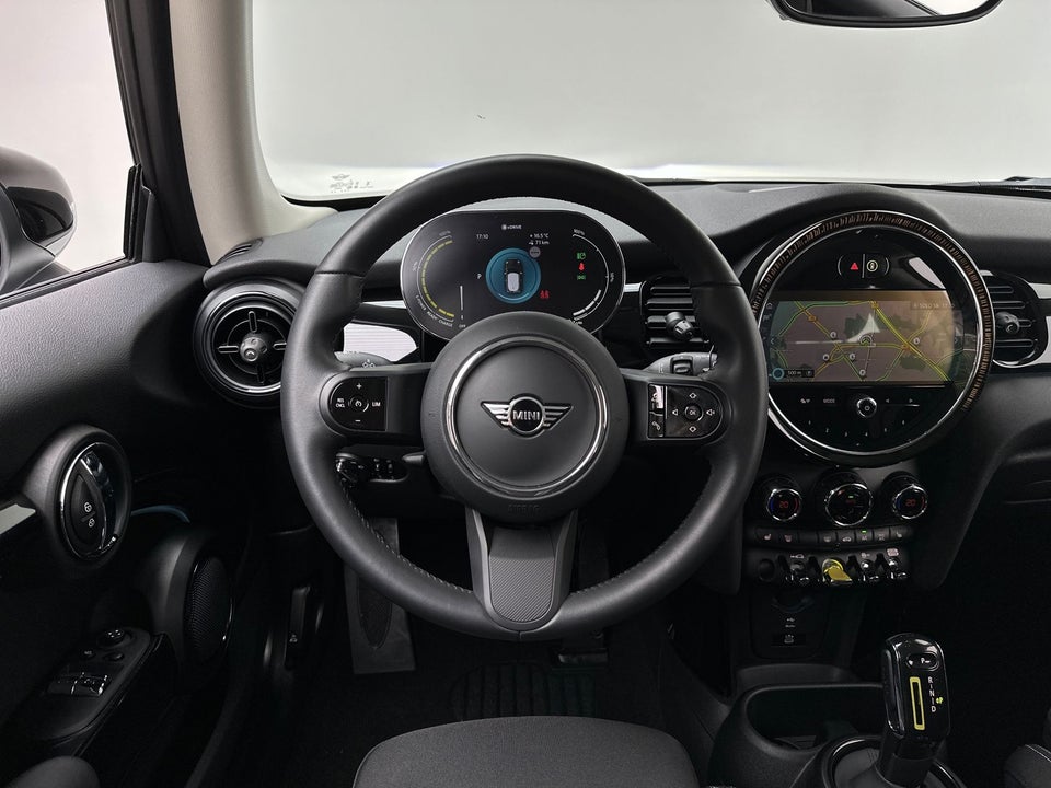 MINI Cooper SE Essential 3d