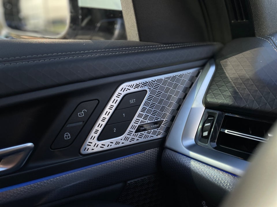 BMW iX2 xDrive30 M-Sport 5d