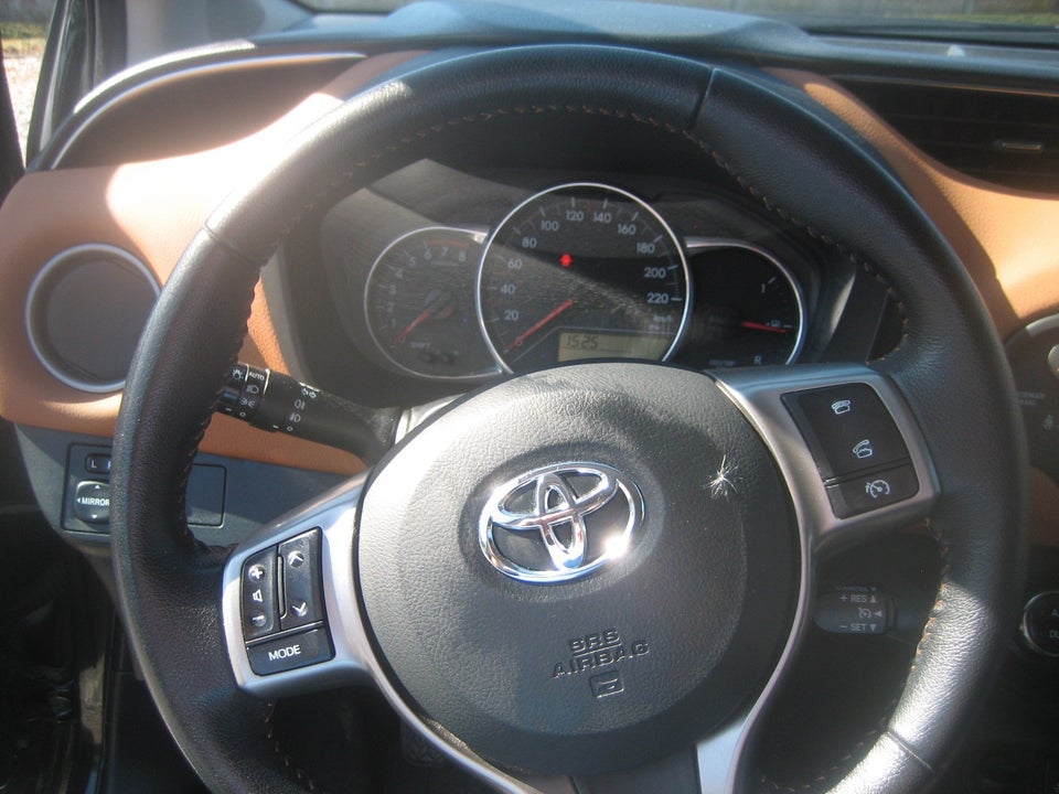 Toyota Yaris 1,3 VVT-i Lounge Edition 5d