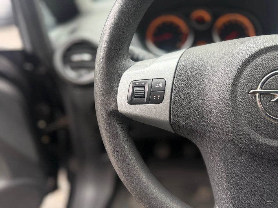 Opel Corsa 1,2 16V Cosmo 5d