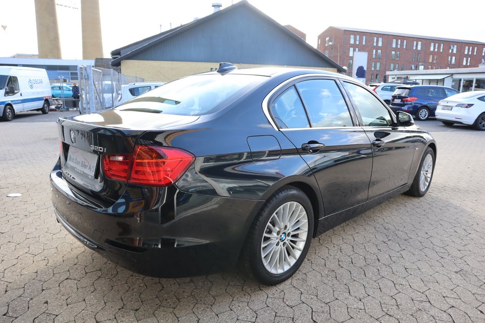 BMW 320i 2,0 aut. 4d