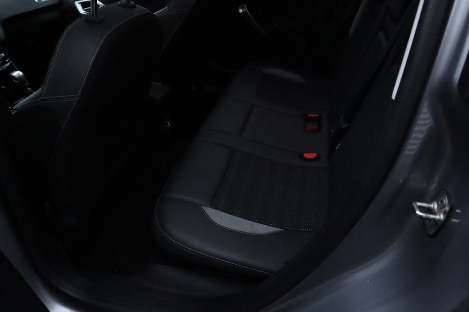 Peugeot 2008 1,5 BlueHDi 100 Allure Sky 5d