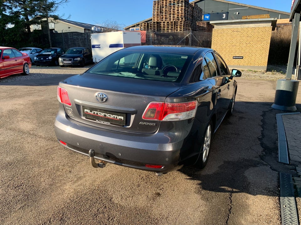 Toyota Avensis 2,0 VVT-i T3 stc. E-CVT 5d
