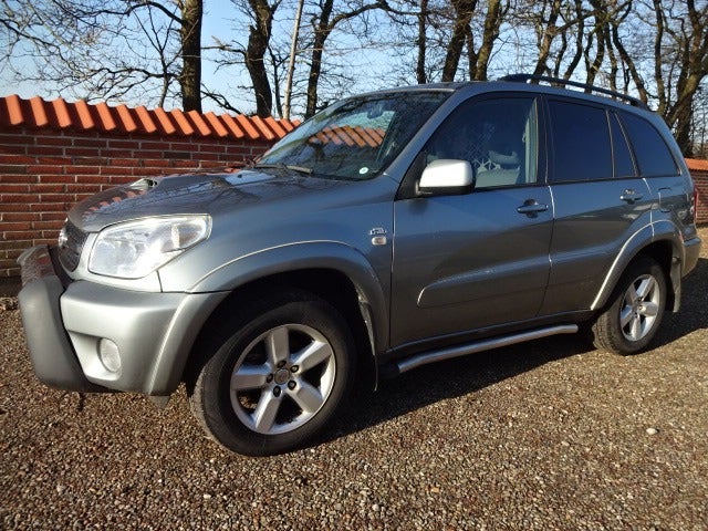 Toyota RAV4 2,0 D-4D Wave 4x4 Van 5d
