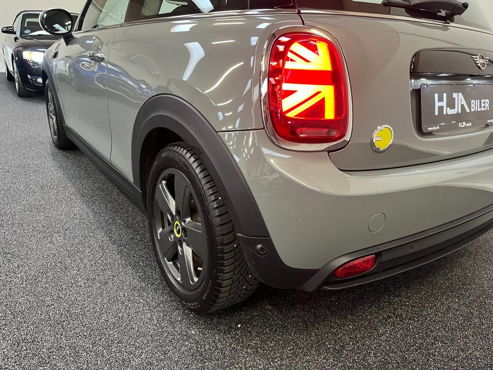 MINI Cooper SE Essential 3d