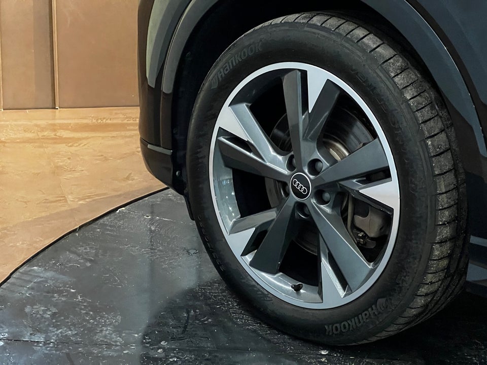 Audi Q4 e-tron 40  5d