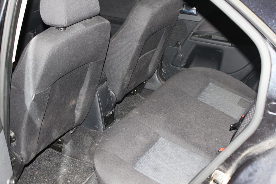 Ford Mondeo 1,8 Ambiente 110 5d