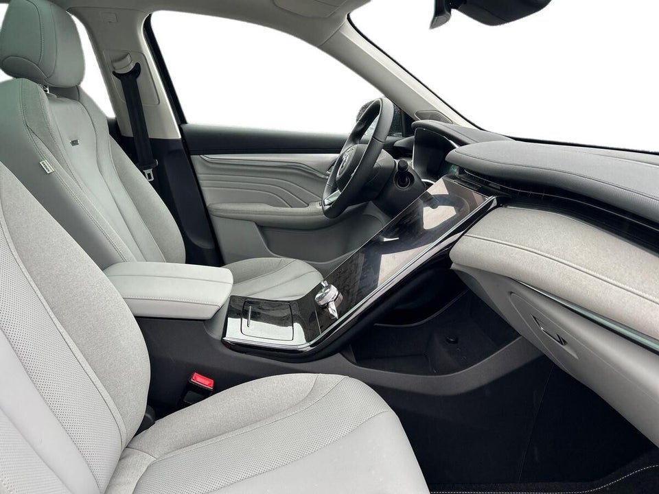 MG Marvel R Performance 5d