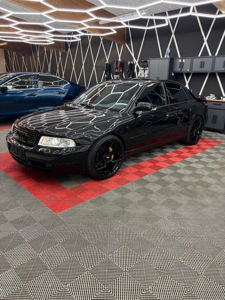 Audi A4 1,8 T quattro 4d