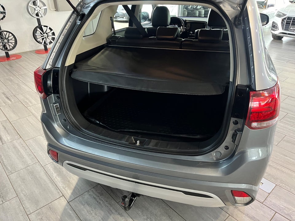 Mitsubishi Outlander 2,4 PHEV Invite CVT 4WD 5d
