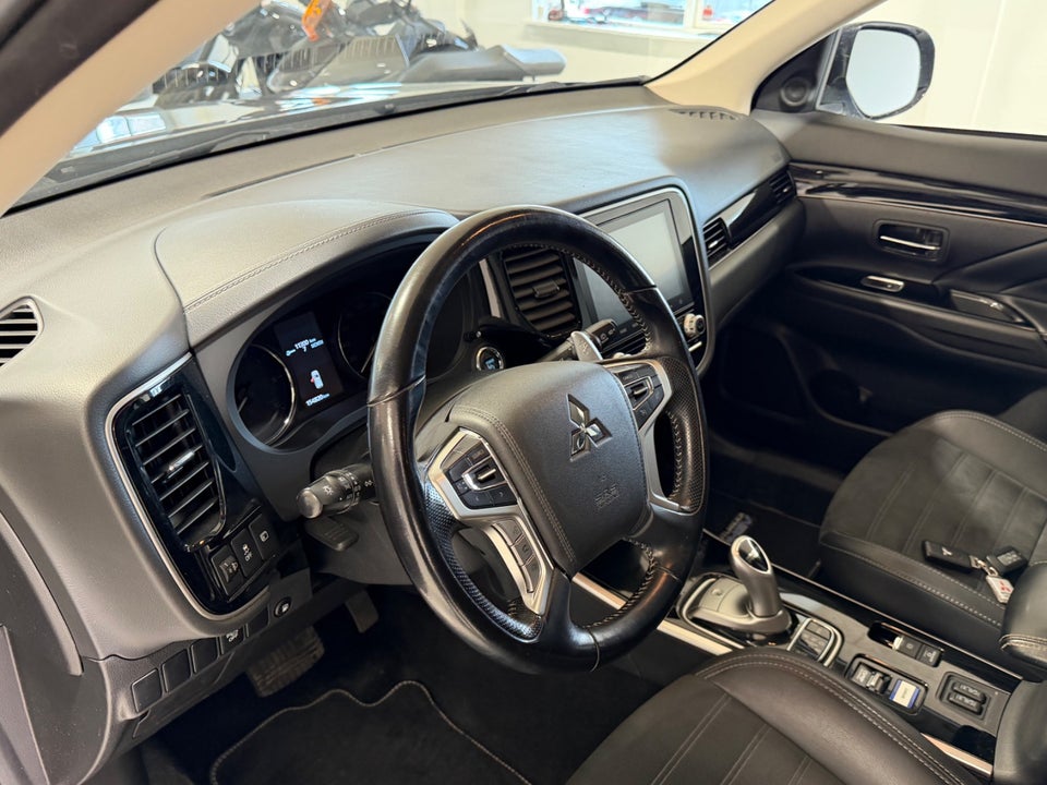 Mitsubishi Outlander 2,4 PHEV Instyle CVT 4WD 5d