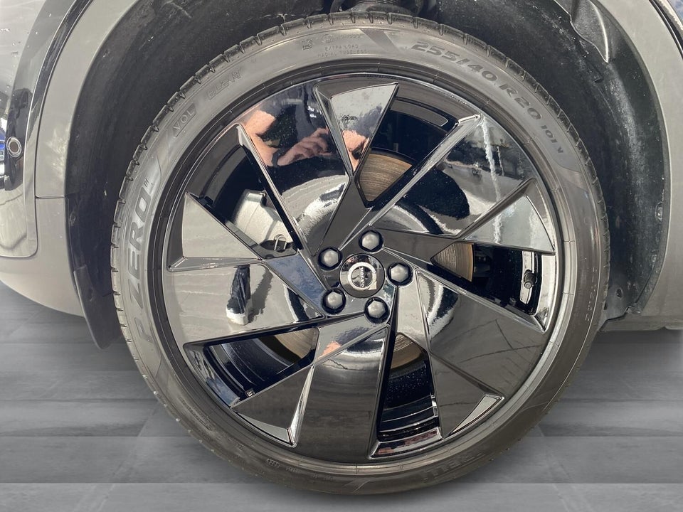 Volvo EX40 Extended Range Black Edition 5d